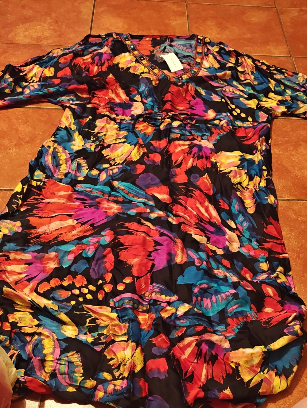 Kaftan Women's Multicolor Floral V-Neck
